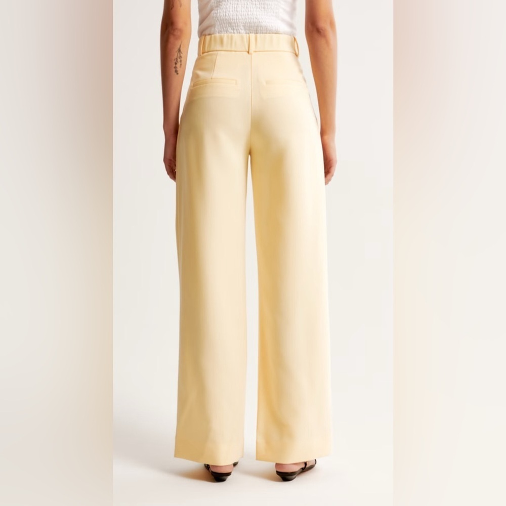 Abercrombie & Fitch Ultra Hight Rise Wide Leg Pant in Yellow, Size 34 - Picture 4 of 16